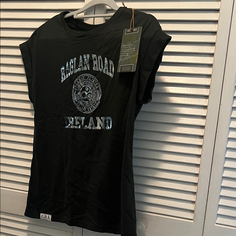 # *052= Black Graphic T-Shirt ( S) By RAGLAN ROAD